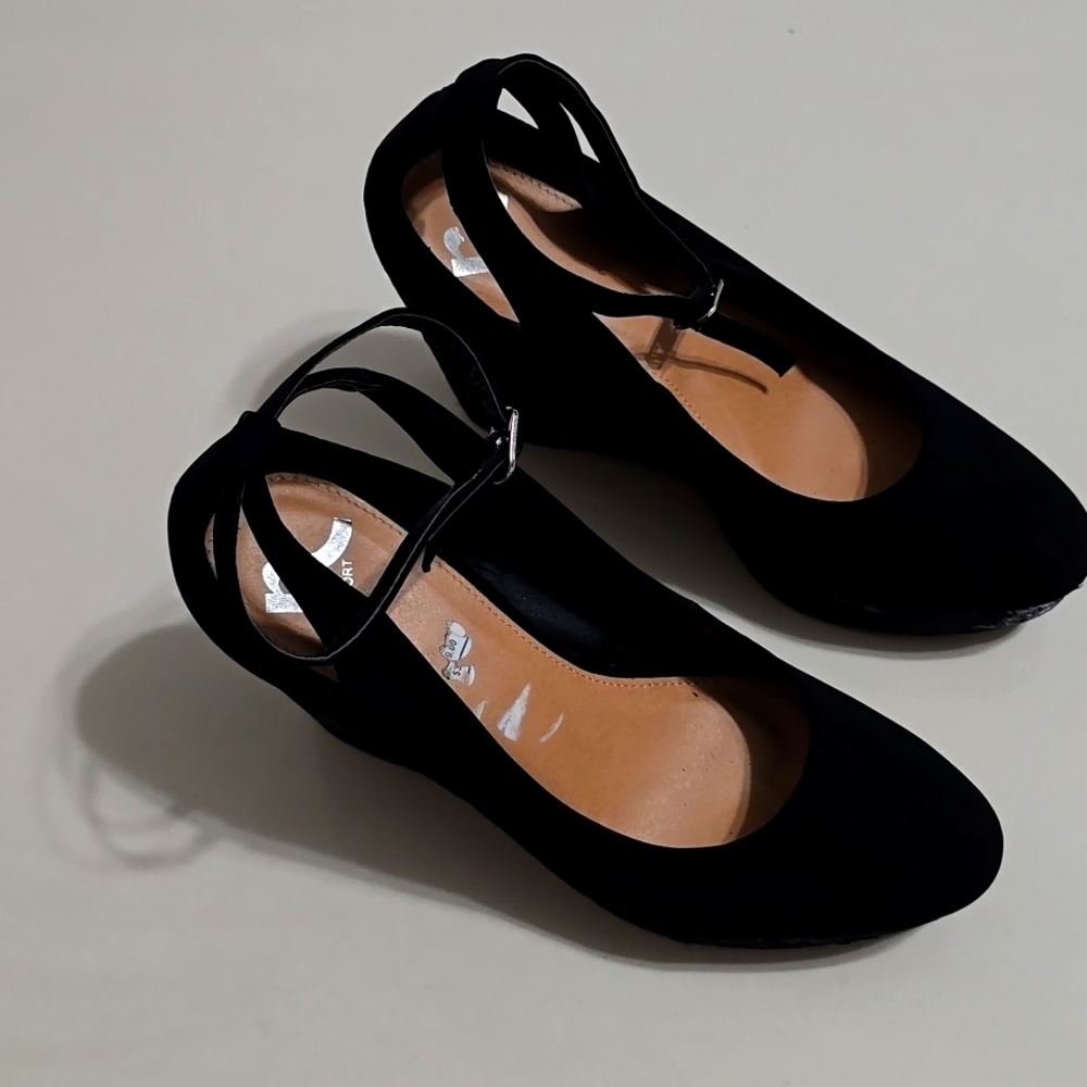 Black Lace Wedges